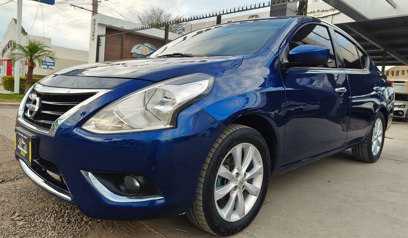 Nissan Versa 2018 lleno