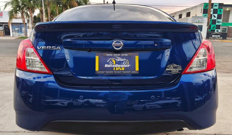 Nissan Versa 2018 lleno