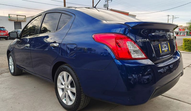 Nissan Versa 2018 lleno